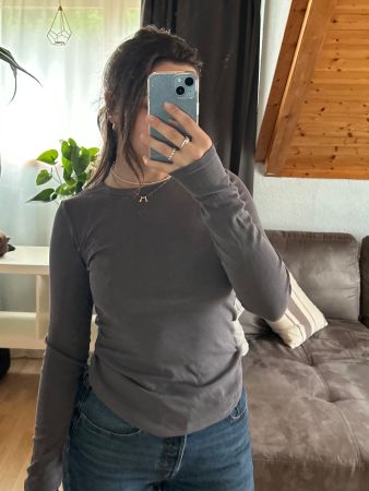 Graublaues Langarmshirt