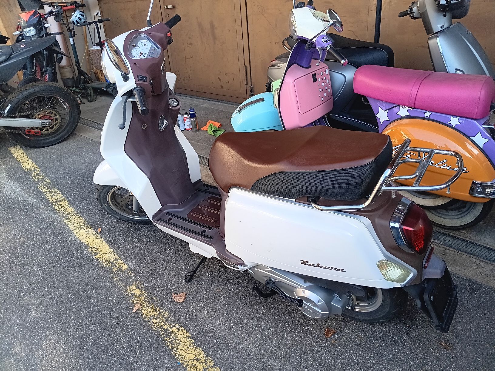 Scooter: Roller Vengo Zahara 125i 2017 – Usato da Hindelbank venduto da mbcar 3