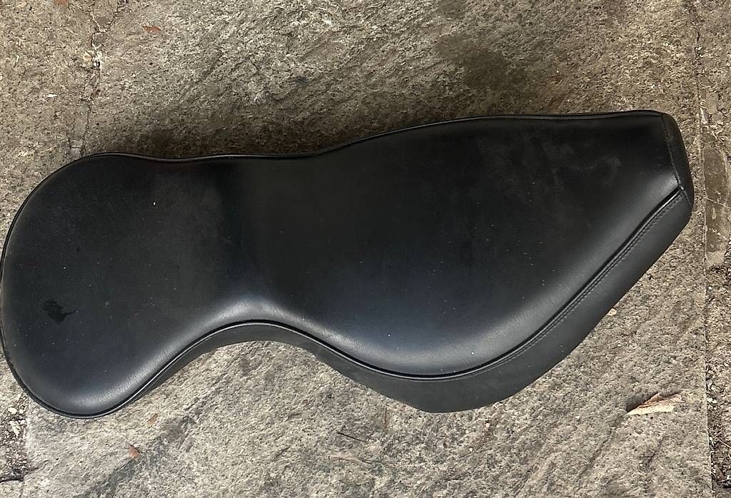 Tutti i ricambio per moto: Harley Davidson selle – Usato da Montagnola venduto da gia_6tcc 2