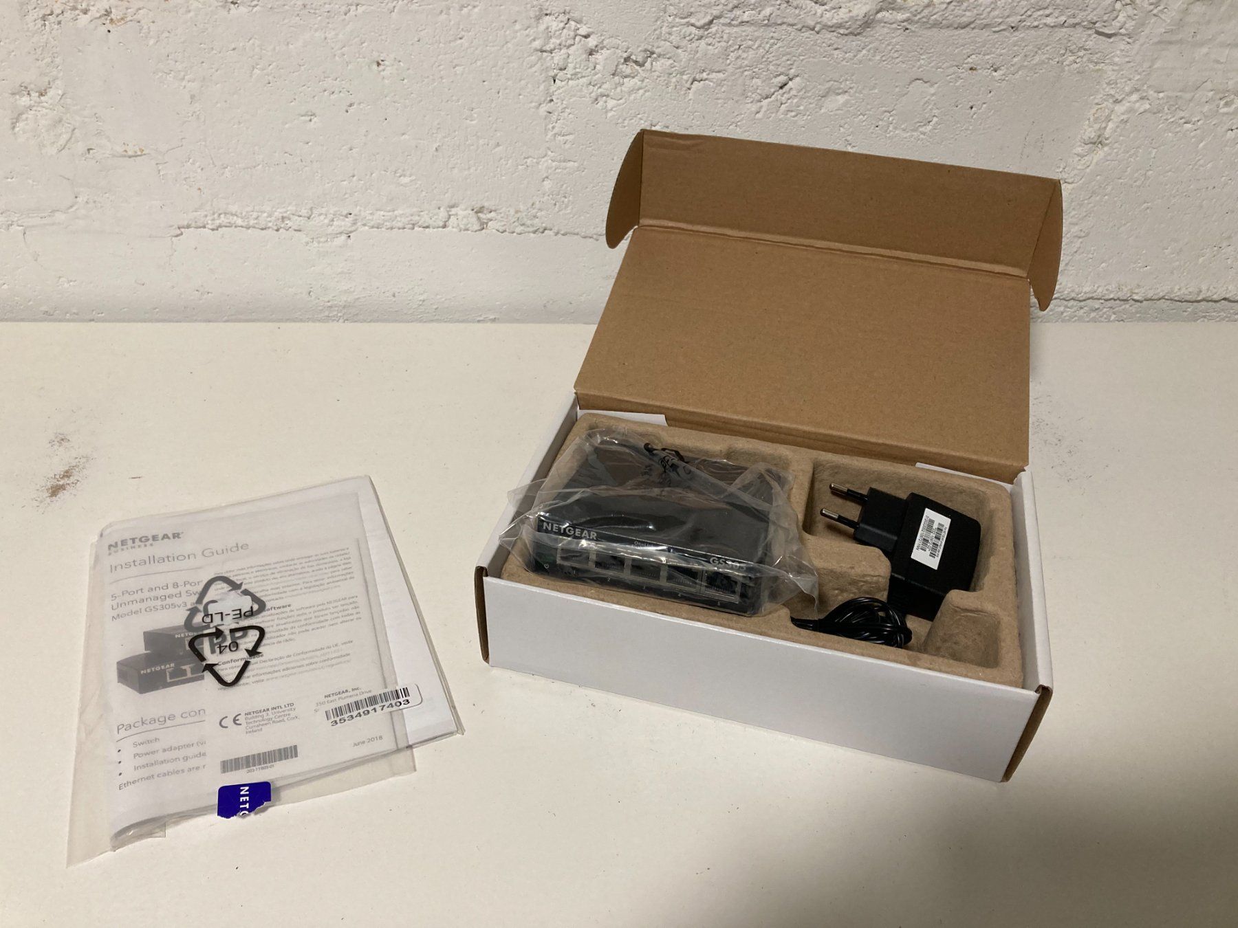 Netgear Hub & Switch: NETGEAR GS305-300PES Switch – Usato da Hinterkappelen venduto da deev 1