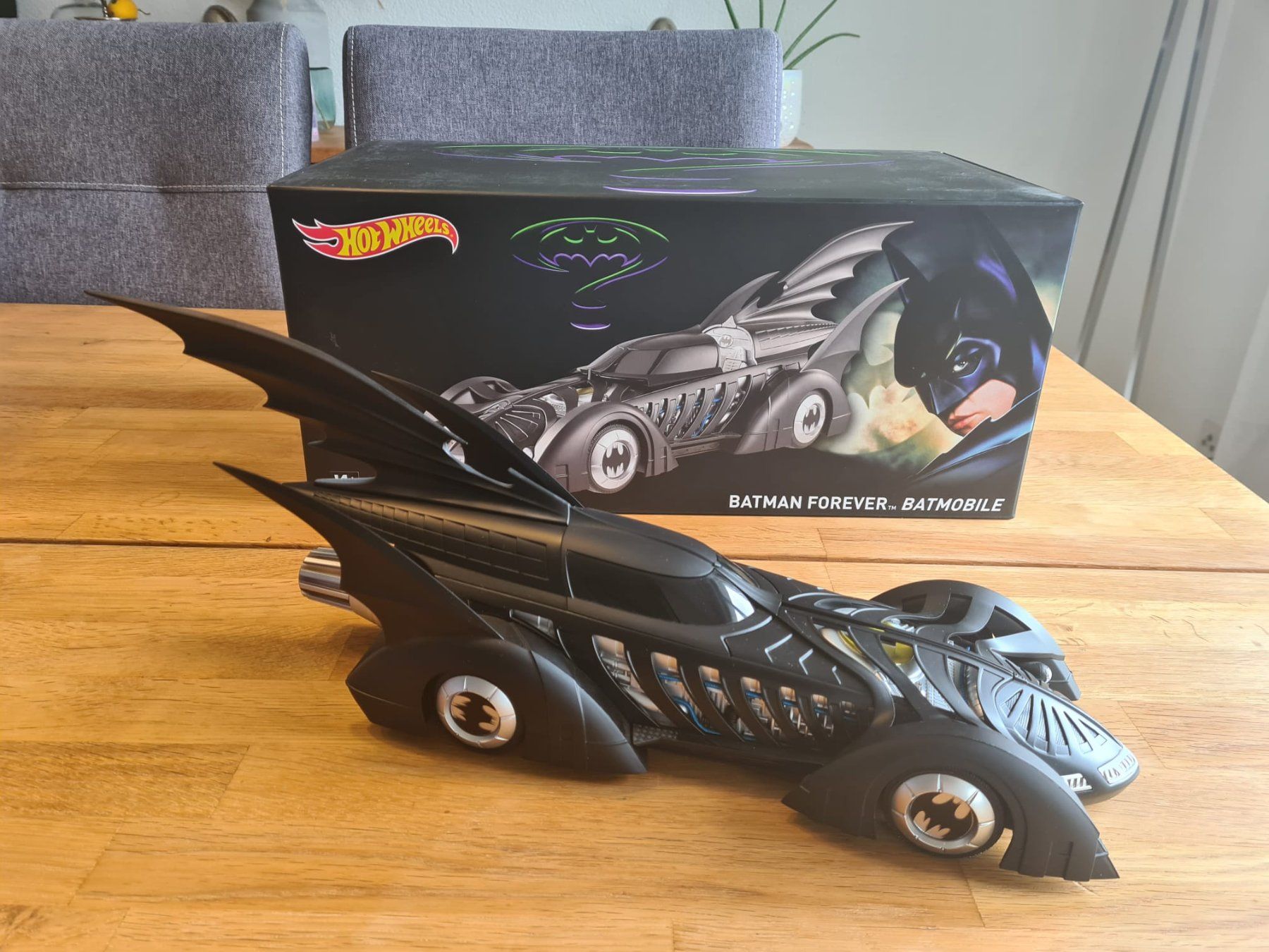 Hot Wheels Modellini d'auto: Hot Wheels Batman Forever Batmobile 1:18 Modellauto – Usato da Gunzgen venduto da 0Aurin0