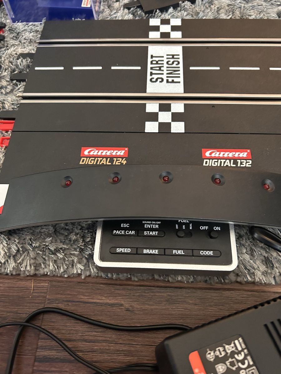 Carrera Piste: Carrera DIGITAL 132/124 Rennbahn Set mit Wireless, AppConnec – Usato da Zürich venduto da roussii 2