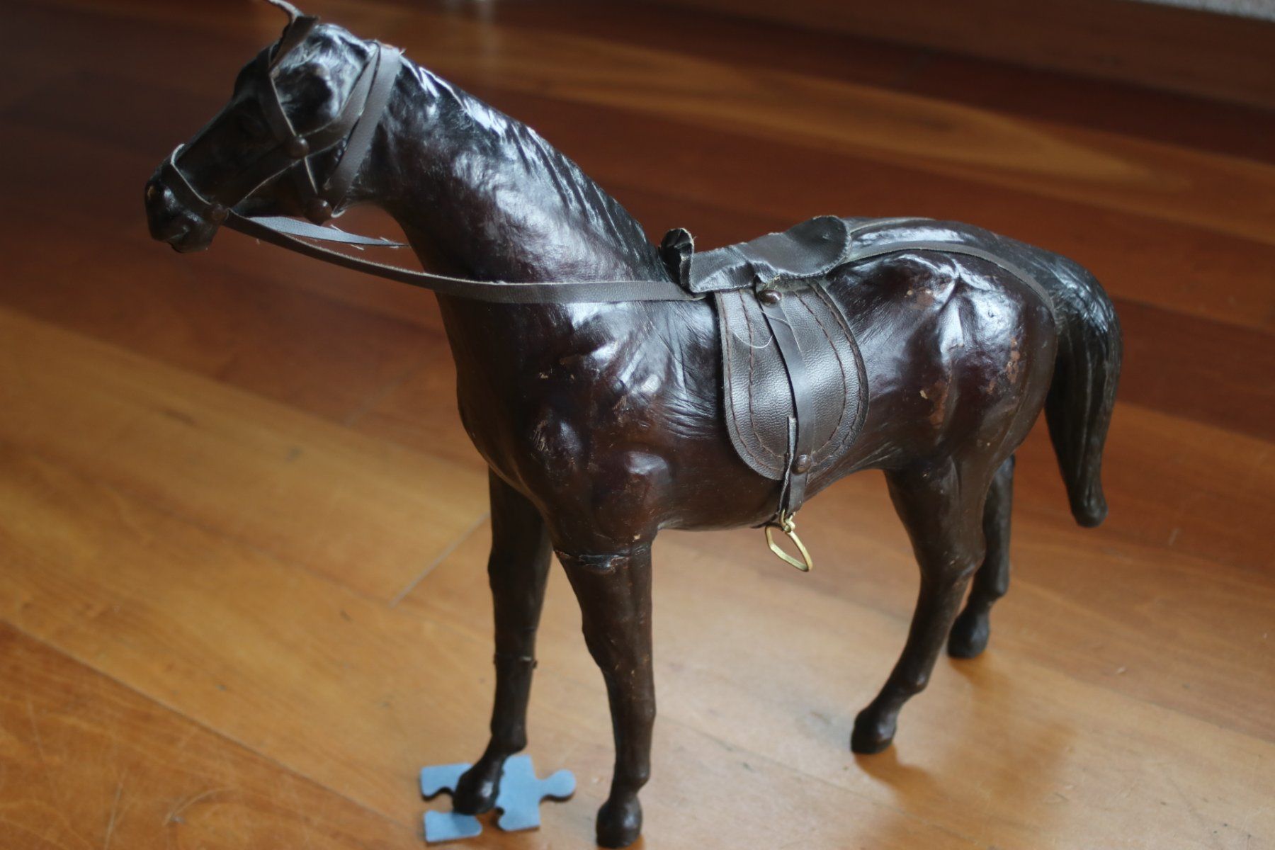Figuren: Lederpferd alt – Gebraucht aus St. Gallen von Razoon77