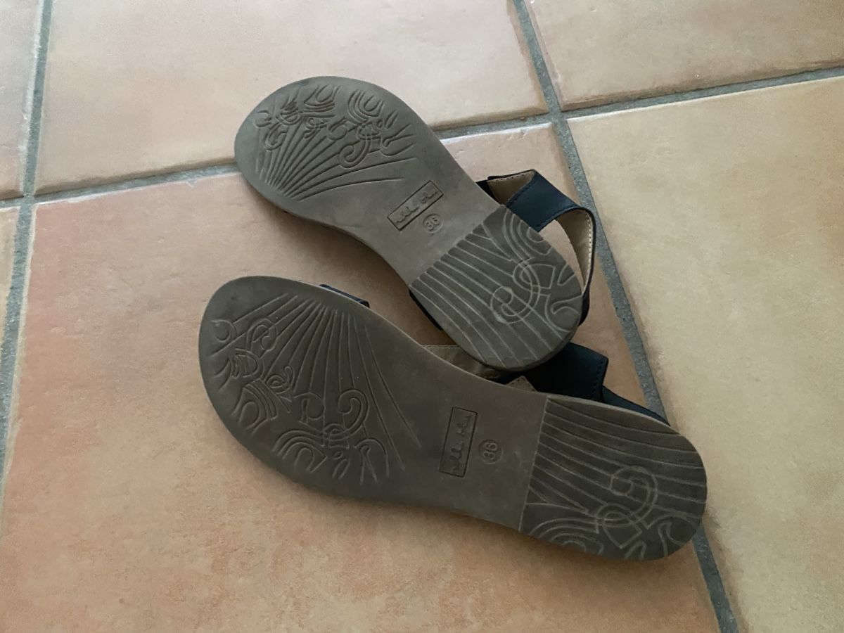 Scarpe per ragazze: Sandalen, schwarz, Gr. 36 – Usato da Dornach venduto da Dlimi 3
