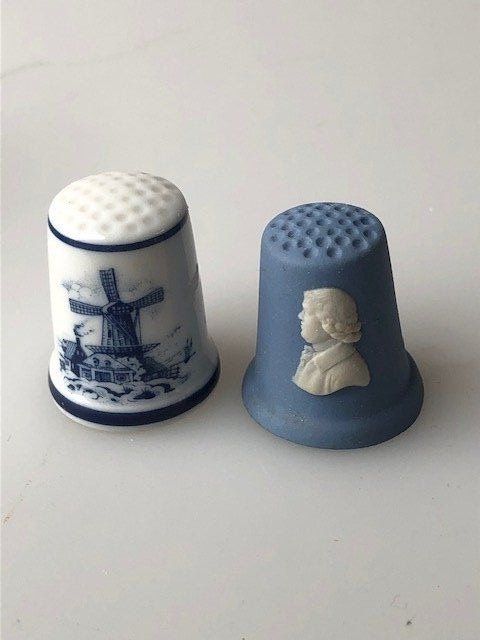 Birchcroft Porzellan Fingerhüte Sammlerstück | Batman & Rotkehlchen Design | Handgefertigt In England