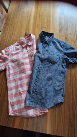 2 tolle kurzarm Hemden "Neu" ( Ferien " S.Oliver"