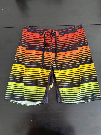Badeshorts CARVE Grösse 32 gestreift guter Zustand