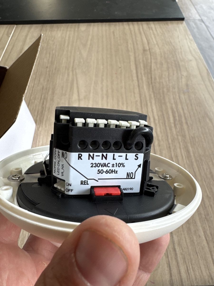 Interrupteurs: Détecteur de présence Luxomat PD2 Max UP 1c – Neuf (Voir description) à Veyras par Suter_Dany 2