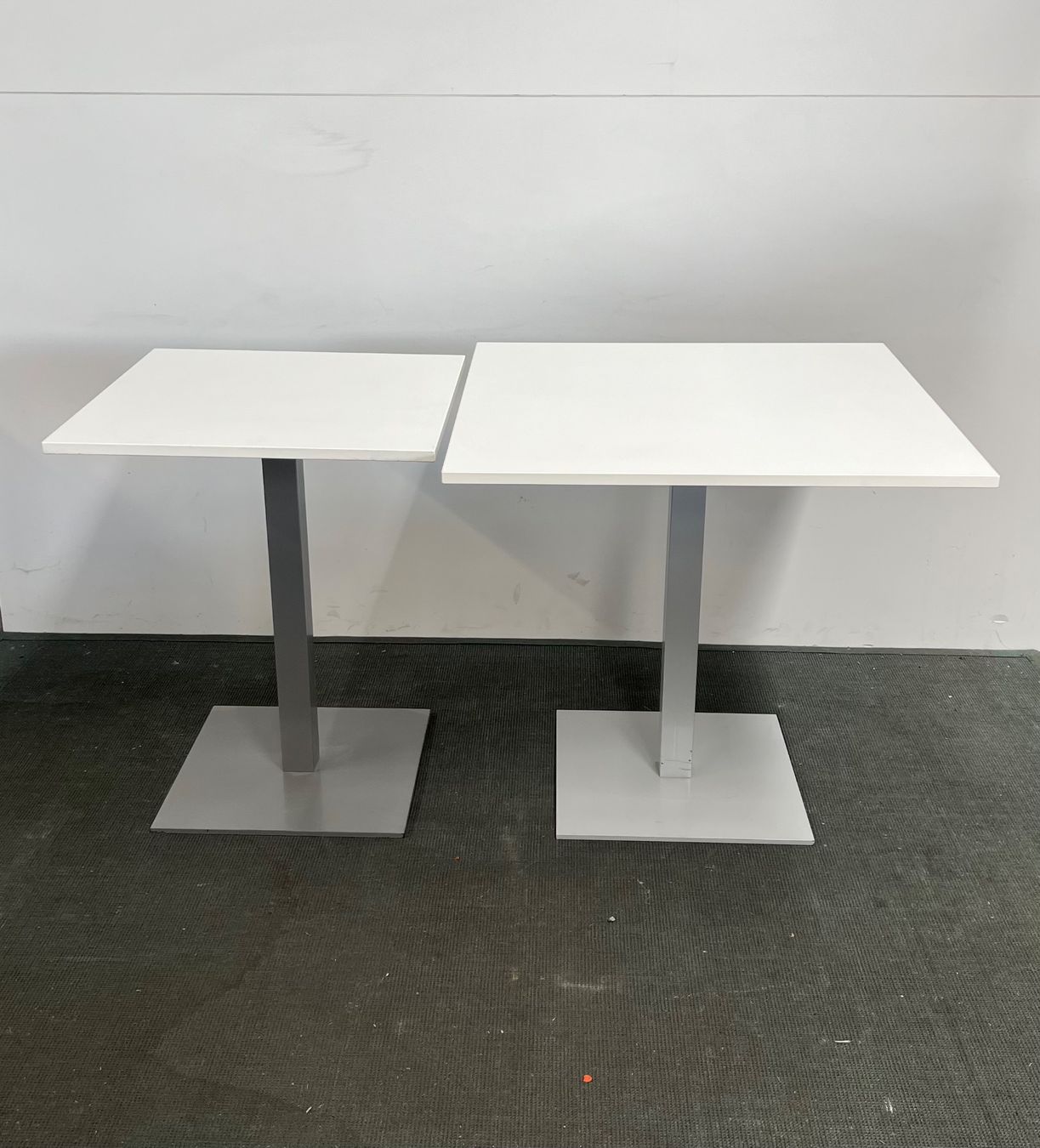 Tables: 008 Set 2x Bistrotische – D'occasion à Wangen an der Aare par TBYN 3