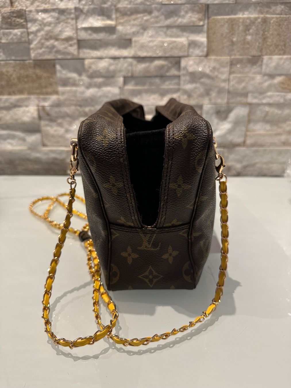 Louis Vuitton Taschen für Damen: Louis Vuitton Necessaire - Upcycling Tasche – Gebraucht aus Hittnau von LuxAndMore 8
