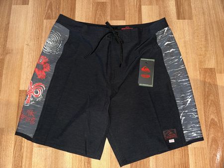 Quiksilver Stranger Things Badeshorts Grösse 33 Neu