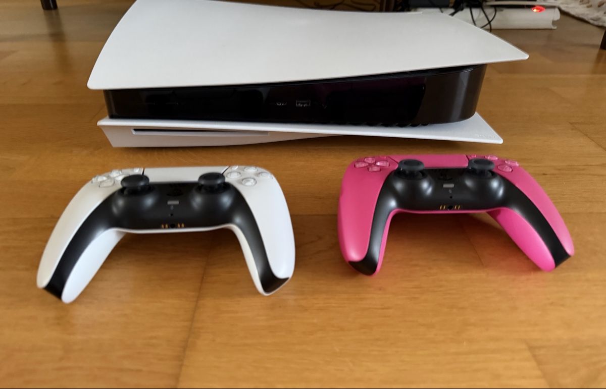 Sony Console: Playstation 5 Disc Version inkl Zubehör – Usato da Zürich venduto da olivia.k1 2