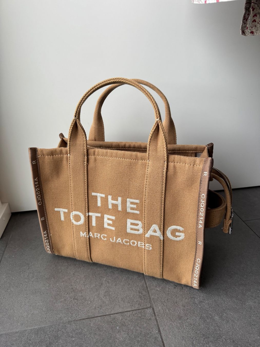 Marc Jacobs Taschen für Damen: Marc Jacobs The Jacquard Medium Tote Bag - Camel – Gebraucht aus Lausanne von ais_yxt8