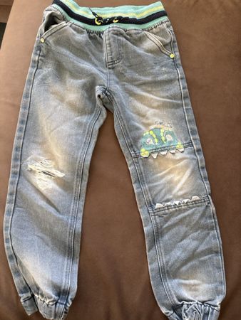 Coole Jeans mit Gummibund, Grösse  122für kleine Abenteure