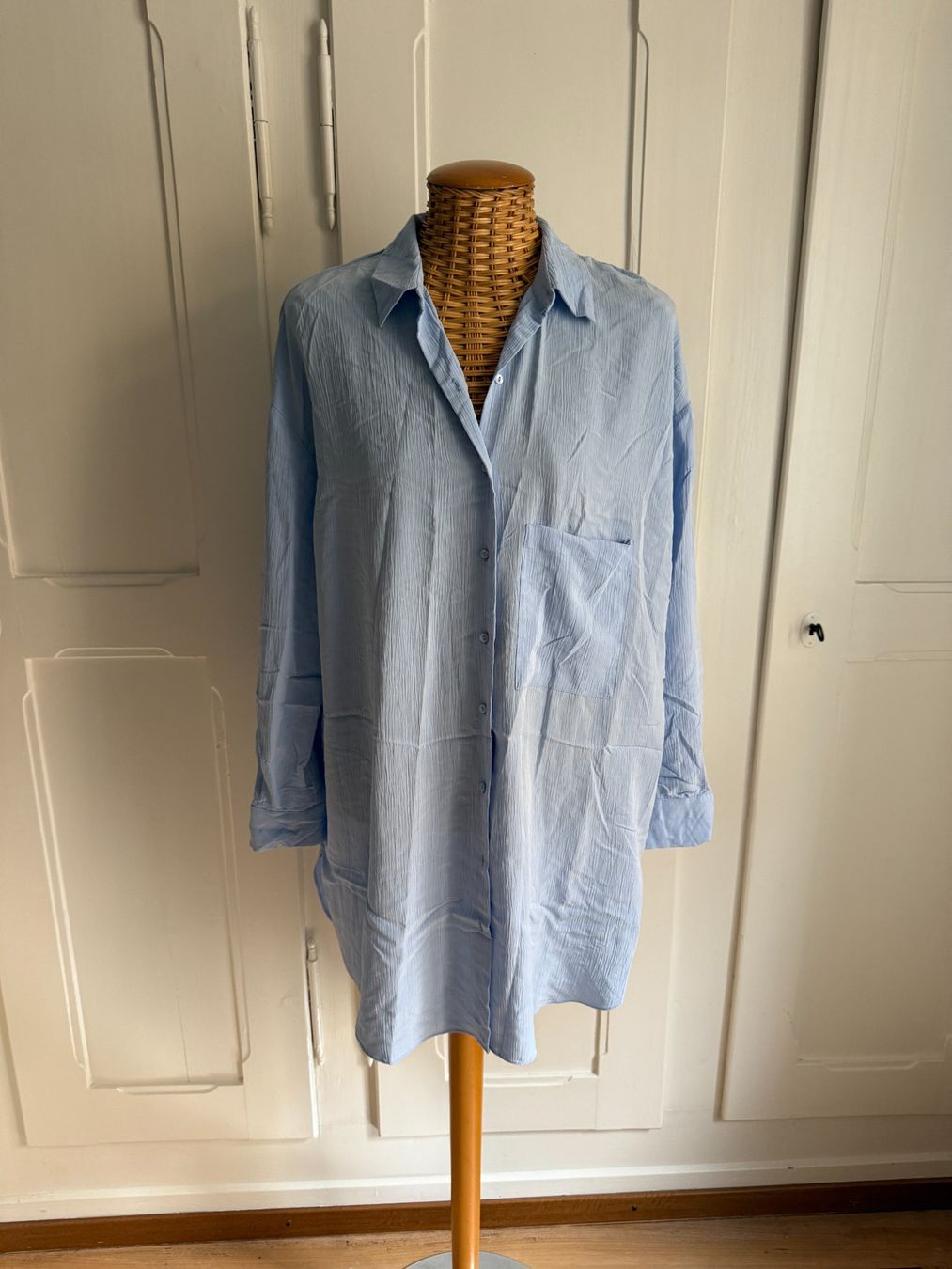 Zara Camicette: ZARA - Longbluse hellblau fliessend XS – Usato da Zürich venduto da Diazaio