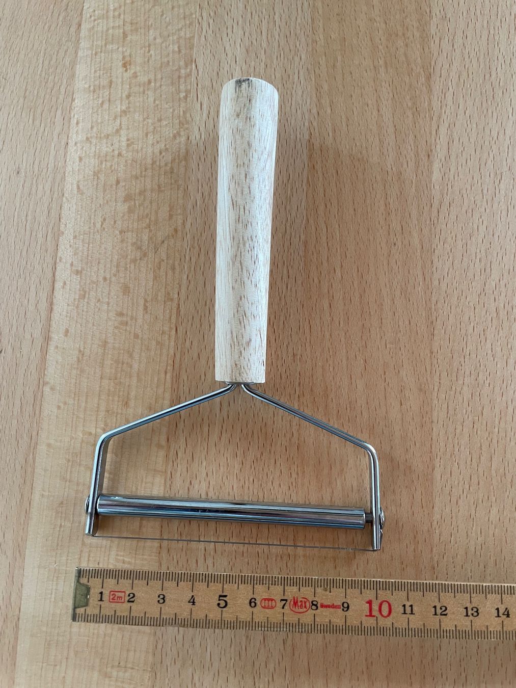 Küchengeräte: Raclette-Käse-Schneider mit Holzgriff – Gebraucht aus Cham von 2eye 1