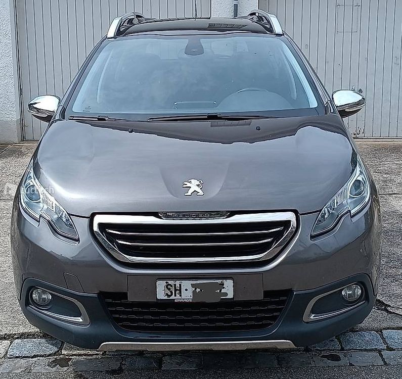 Stylisher Peugeot 2008 1.6 i mit Panoramadach top gepflegt