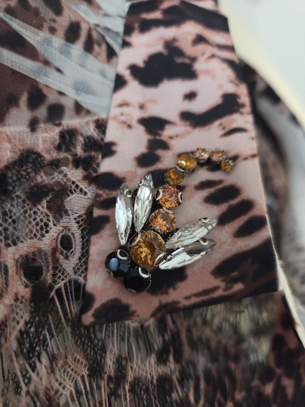 Guess Camicette: Leoparden Guess Bluse Gr. S – Usato da Dänikon ZH venduto da FicusLyrata 1