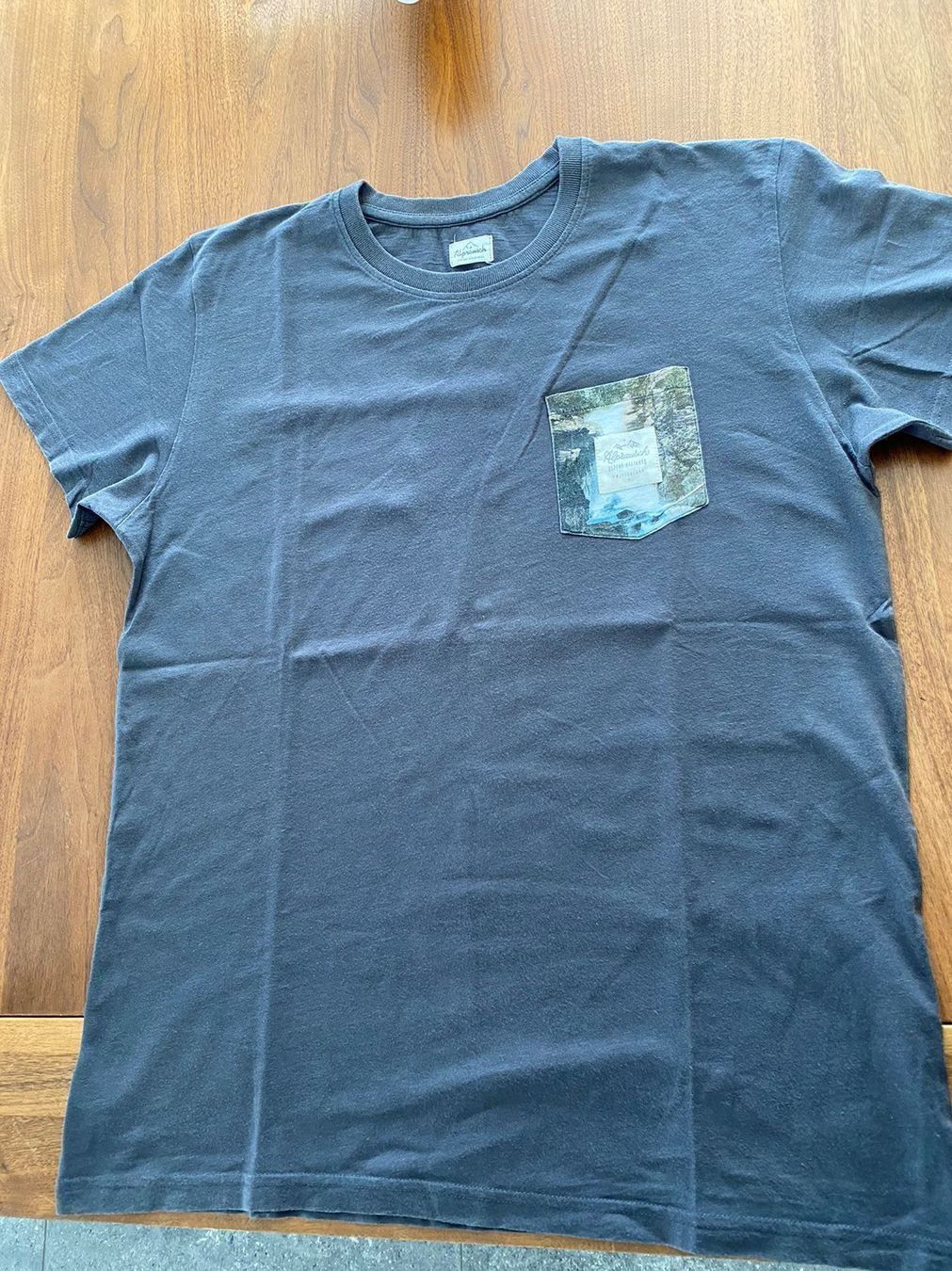 Alprausch T-Shirts: T-Shirt von Alprausch Grösse L – Gebraucht aus Schwyz von Trofana