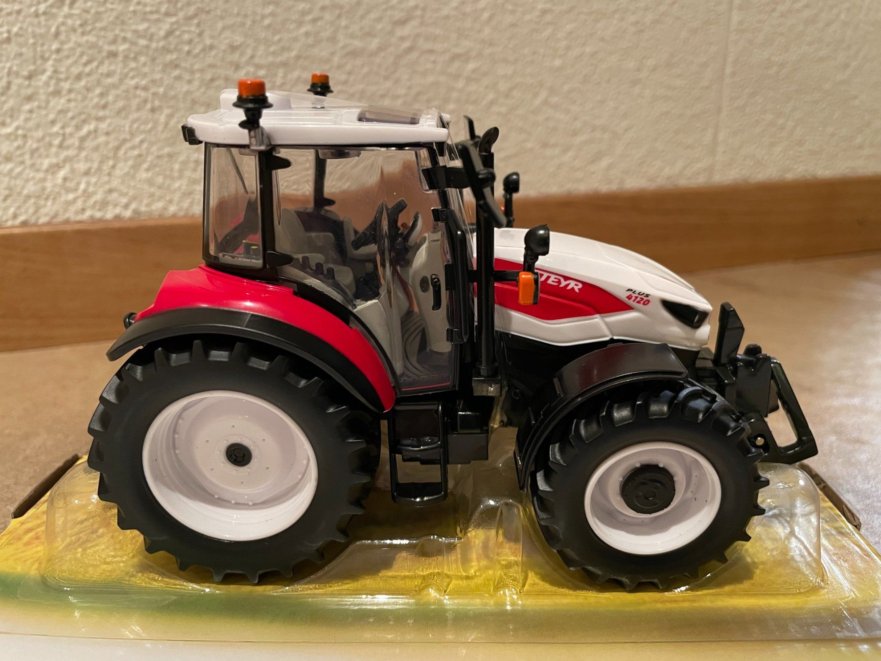 Steyr Traktoren: Steyr 4120 Plus – Neu und originalverpackt aus Kreuzlingen von Stefan1150 2