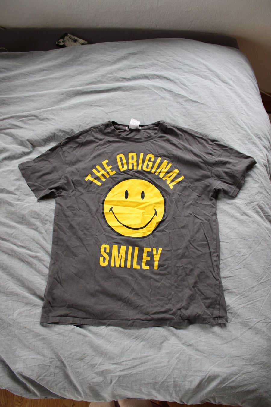 T-shirt: Oversized T-Shirt Smiley – Usato da Hombrechtikon venduto da lehnerrr