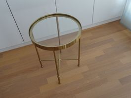 Beistelltisch aus Metall und Glas