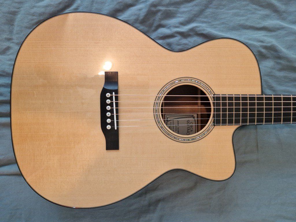 Musikinstrumente: 2015 Circa OM Cutaway Madagaskar/Adirondack – Gebraucht aus Würenlingen von brianlcox