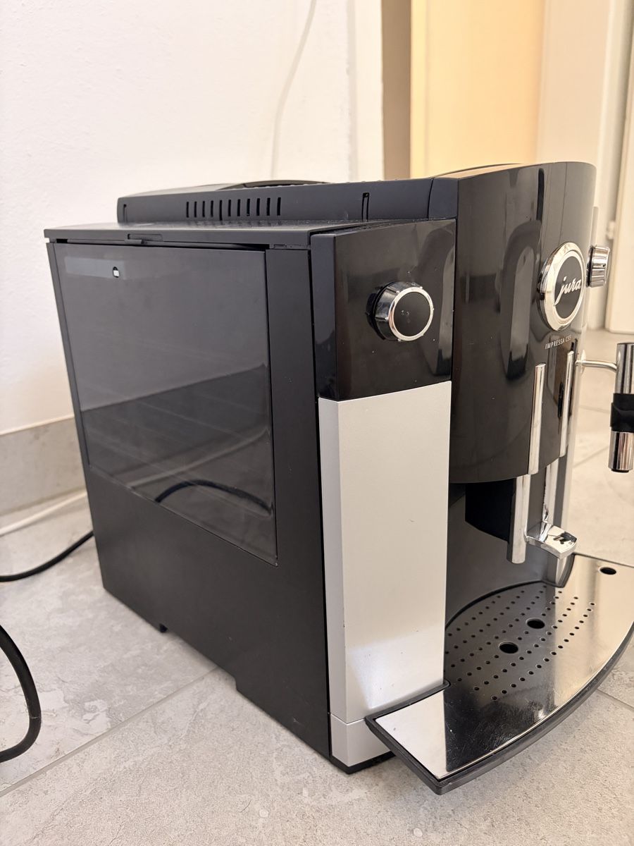 Jura Macchine per caffè & Macchine per espresso: Jura Kaffeemaschine  – Usato da Fehren venduto da van_pjt6 1