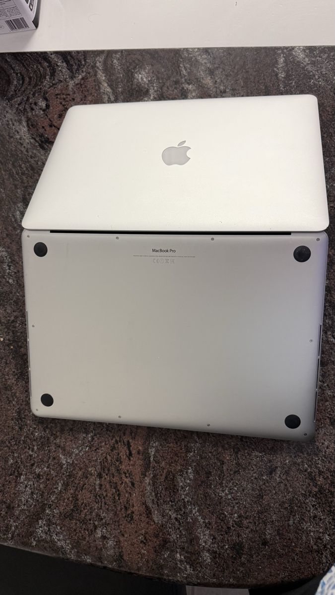 Apple Notebook: Apple MacBook Pro 15" Nur mit Windows 11 Pro. Zoll – Usato da St.Gallen venduto da gauwo 9