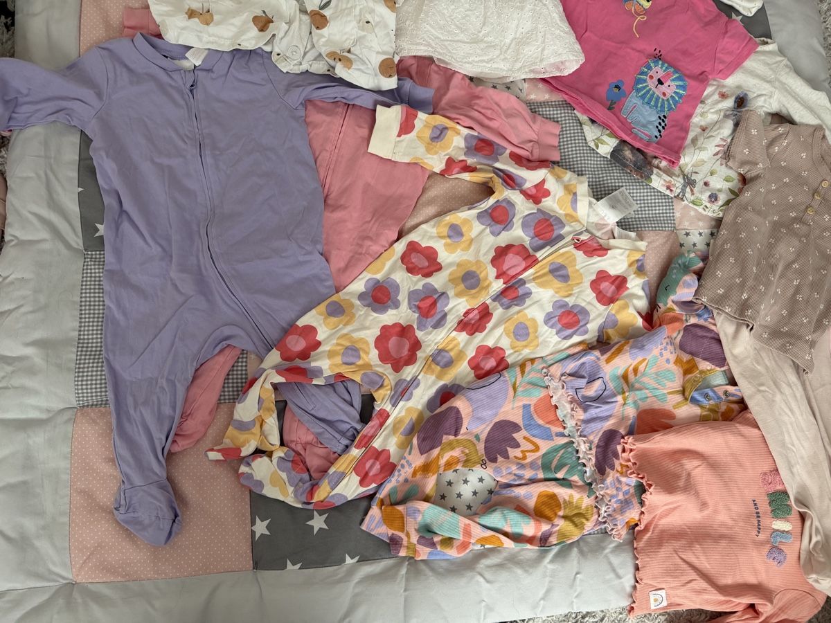 Lotti & Set di vestiti: Girls bundle size 74 including zip onesies – Usato da Thalwil venduto da jen_vk22 1