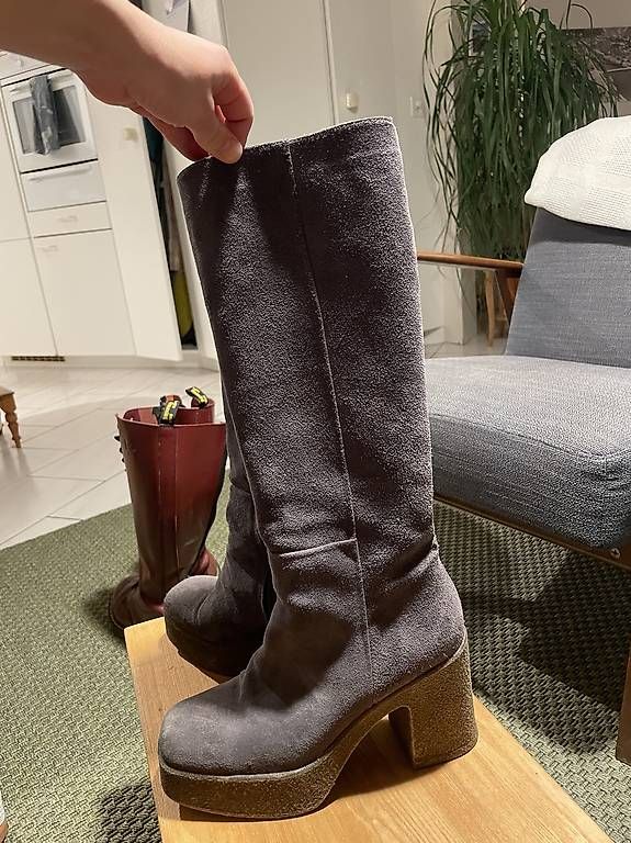 Scarpe da donna: Lederstiefel – Usato da Rifferswil venduto da Klabourettli