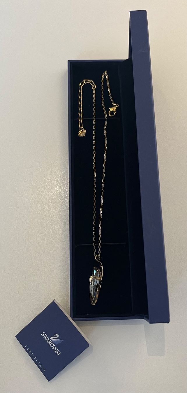 Swarovski Ketten: Swarovski Halskette mit grossem Kristall – Gebraucht aus Münchenstein von nel_57mj 2
