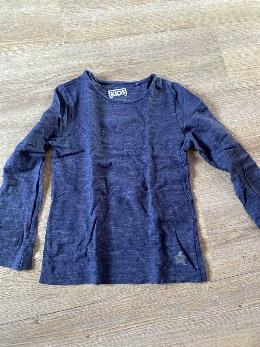 Camicette, T-shirt & Top: 4x Langarmshirt 134 Mädchen – Usato da Killwangen venduto da Sommer15 2