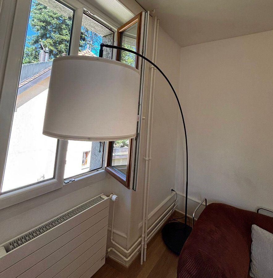 Lampade: Lampadaire arc avec abat-jour blanc – Usato da Chêne-Bougeries venduto da fla_8cbf