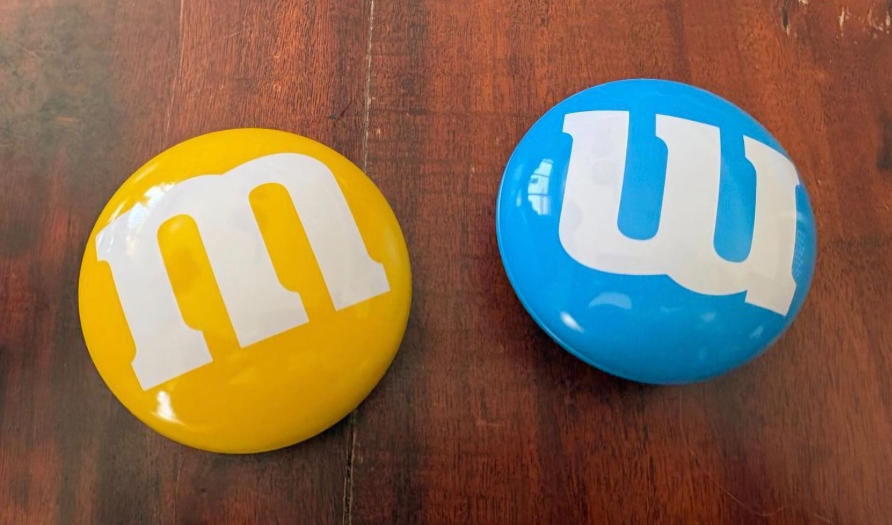 Jouets: 2 M&M's Metallboxen – D'occasion à Basel par Chahri 1