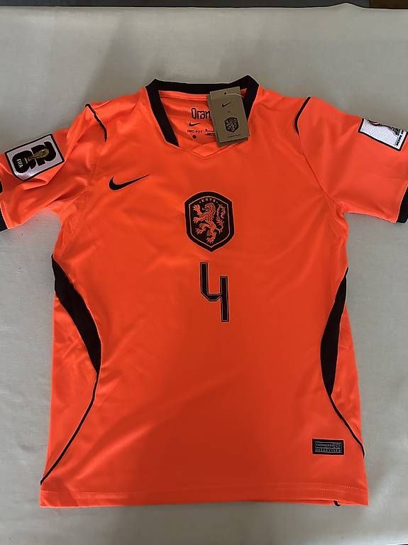 Leibchen & Hosen: Virgil 4 Trikot – Gebraucht aus Birr von KingLaki