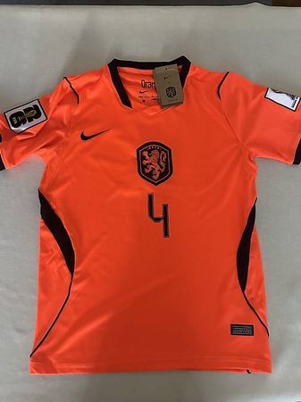 Virgil 4 Trikot