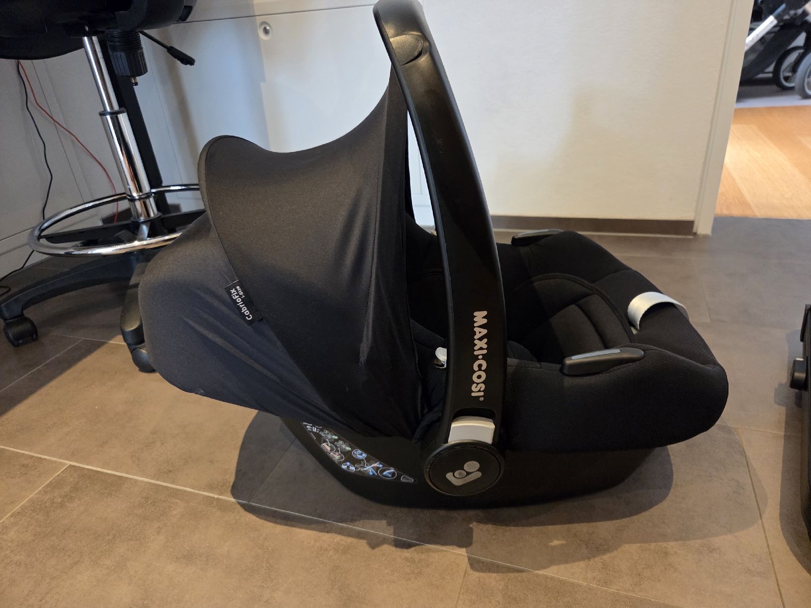 Maxi-Cosi Seggiolini per auto: Maxi-Cosi Cabriofix i-Size Base Schwarz 2024 – Usato da Grabs venduto da FrauB 1
