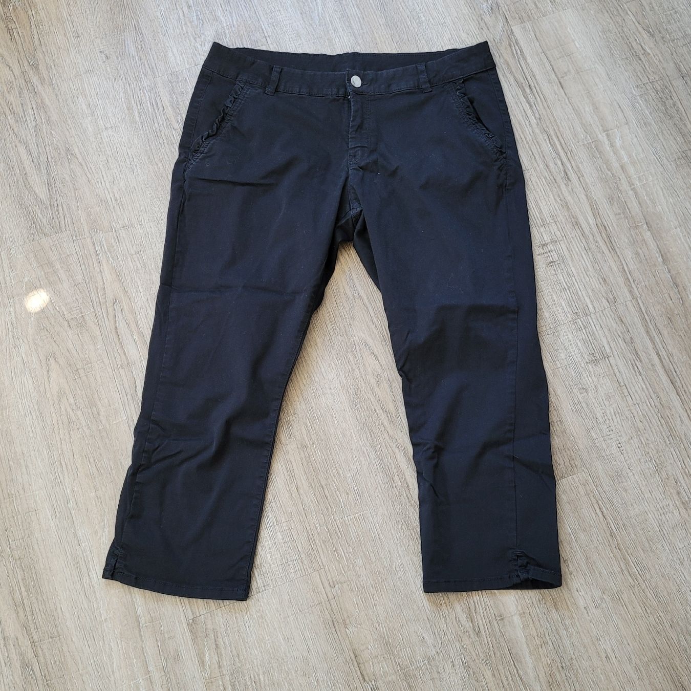 Pantaloni: schwarze Shorts 42 – Usato da Niederbuchsiten venduto da klengyel