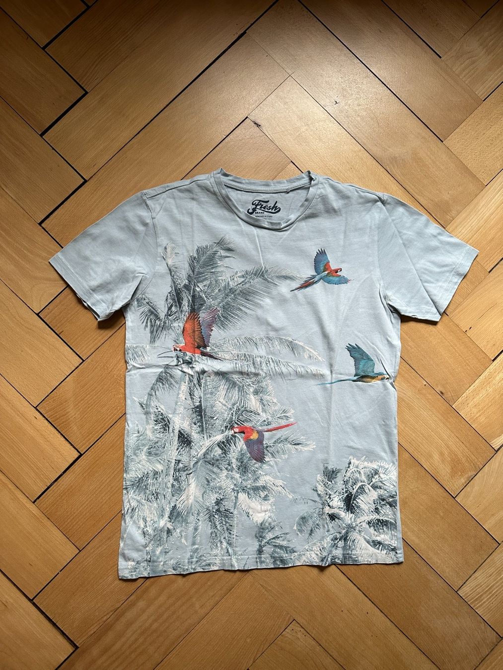 T-shirt: FRESH - T-Shirt hellblau mit Papagei M – Usato da Zürich venduto da Diazaio