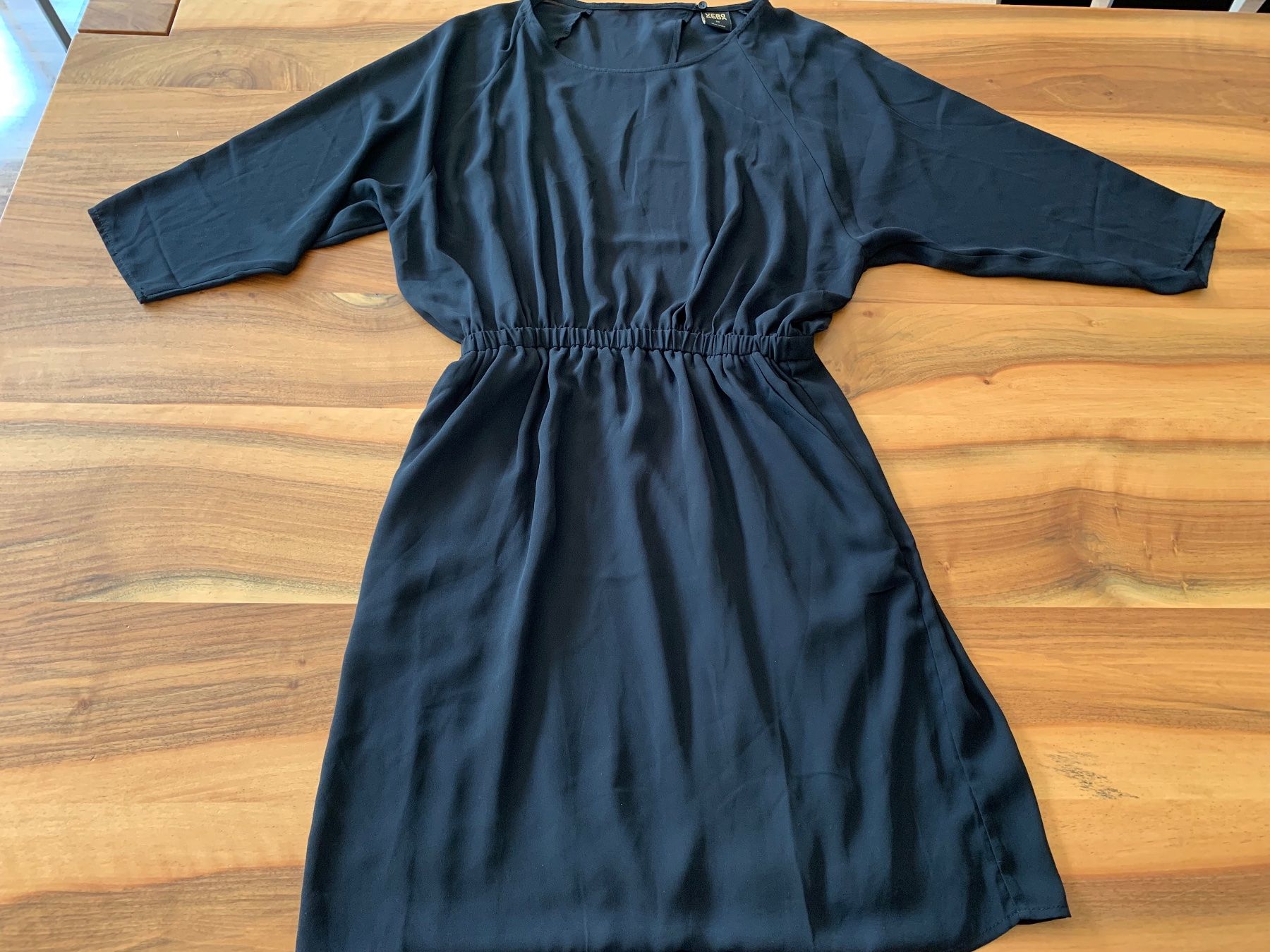 Comma Robes: COMMA schwarzes Spitzenkleid / Tunika Grösse 40 – D'occasion à Meiringen par snahhanssnah 3