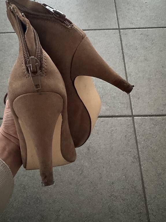 Scarpe da donna: Wildleder Schuhe – Usato da Basel venduto da Spielzeugverkauf 1