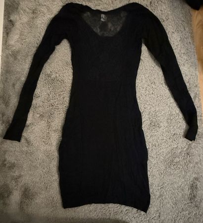 Schickes, enganliegendes, schwarzes Kleid - Grösse S