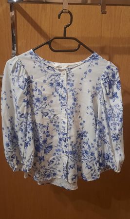 Damen Bluse Blumenmuster Weiss Blau Grösse S guter Zustand