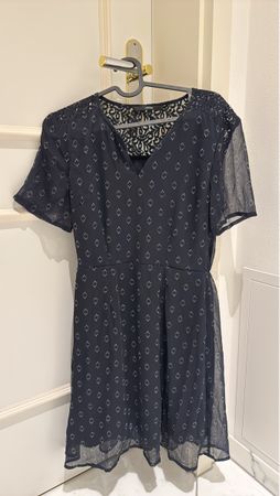 Elegantes Sommerkleid Gr. S dunkelblau gemustert