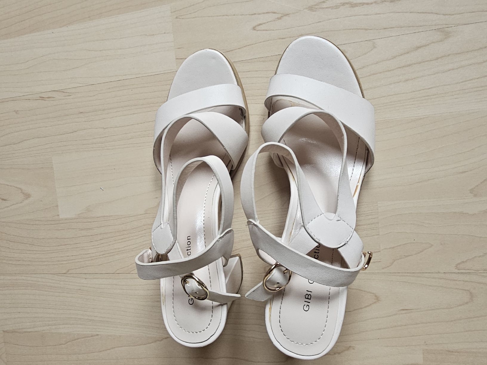 Scarpe da donna: Sandalen Gr.38 – Usato da Oberkulm venduto da Preneur 2