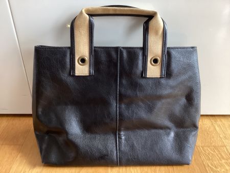 Schwarze Handtasche aus Lederimitat - Top Zustand!