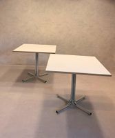 Vintage Tisch mit weisser Tischplatte und Chromfüsse