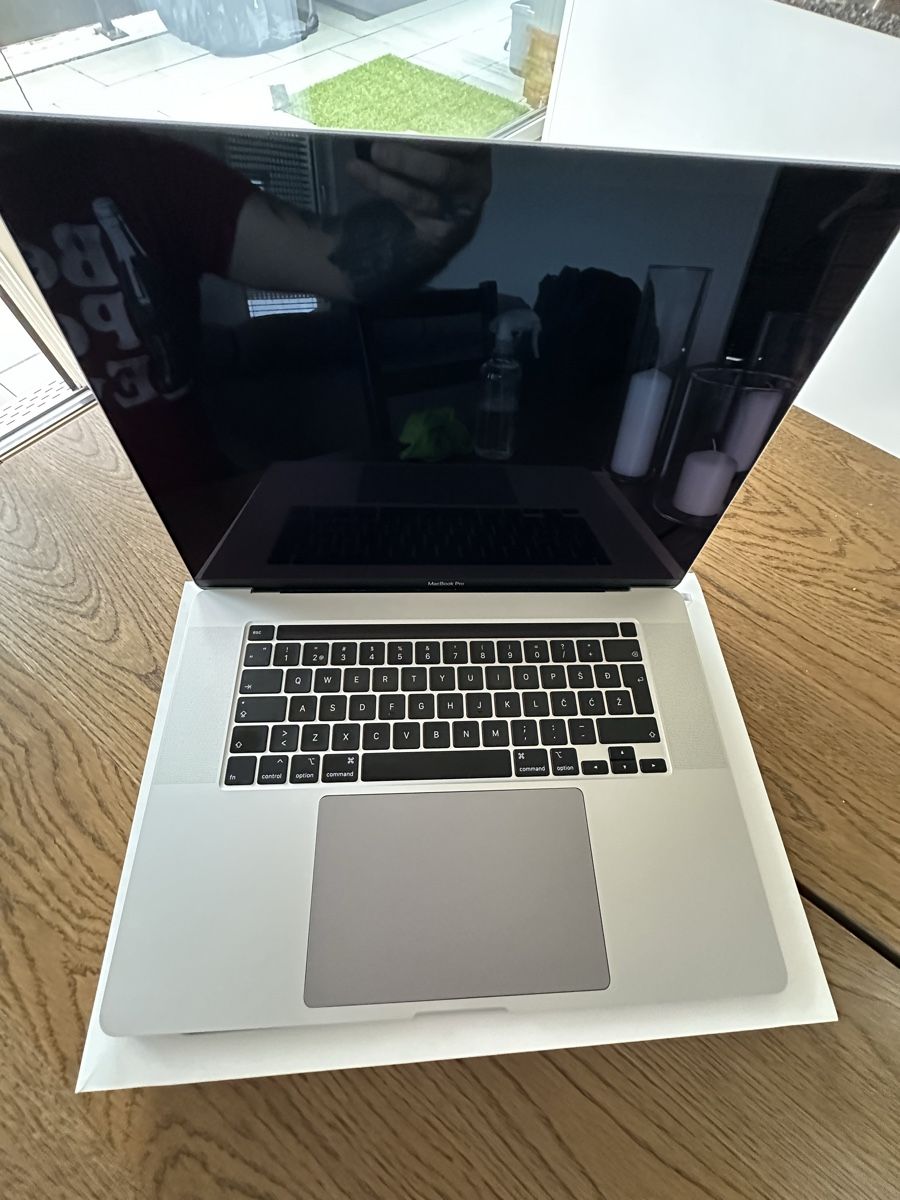 Apple Notebook: Macbook Pro 16” - 2020 – Usato da Heerbrugg venduto da Tadeus87 1