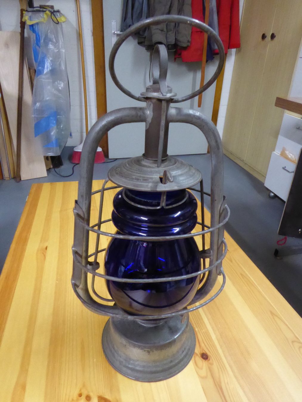 Lampade: Petrol Handlampe mit blauem Glas – Usato da Mühleberg venduto da Pumori 1